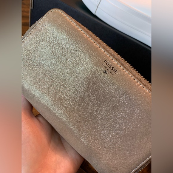 Fossil zip shimmer wallet - Picture 2 of 6